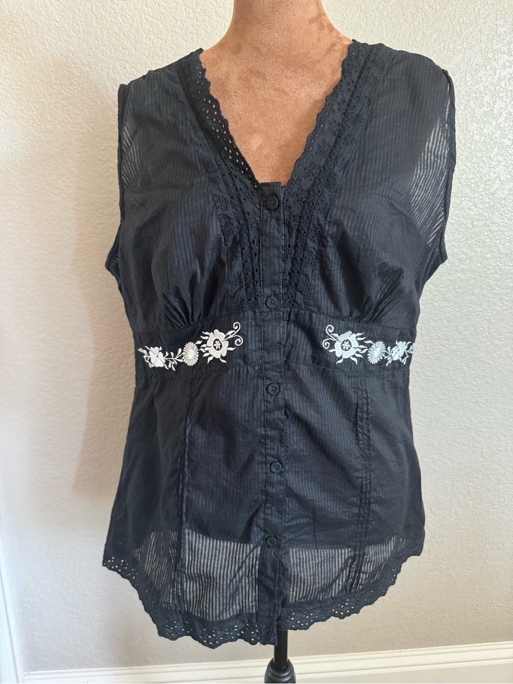 Art & Soul Black Embroidered Boho Peasant Blouse Top L Cotton Eyelet Cottagecore